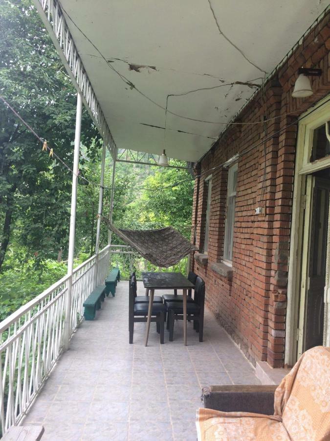 GuestHouse Malkhazi Bordjomi Extérieur photo