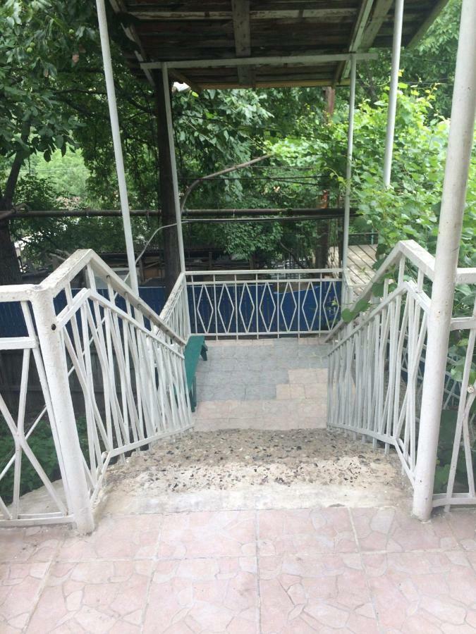 GuestHouse Malkhazi Bordjomi Extérieur photo